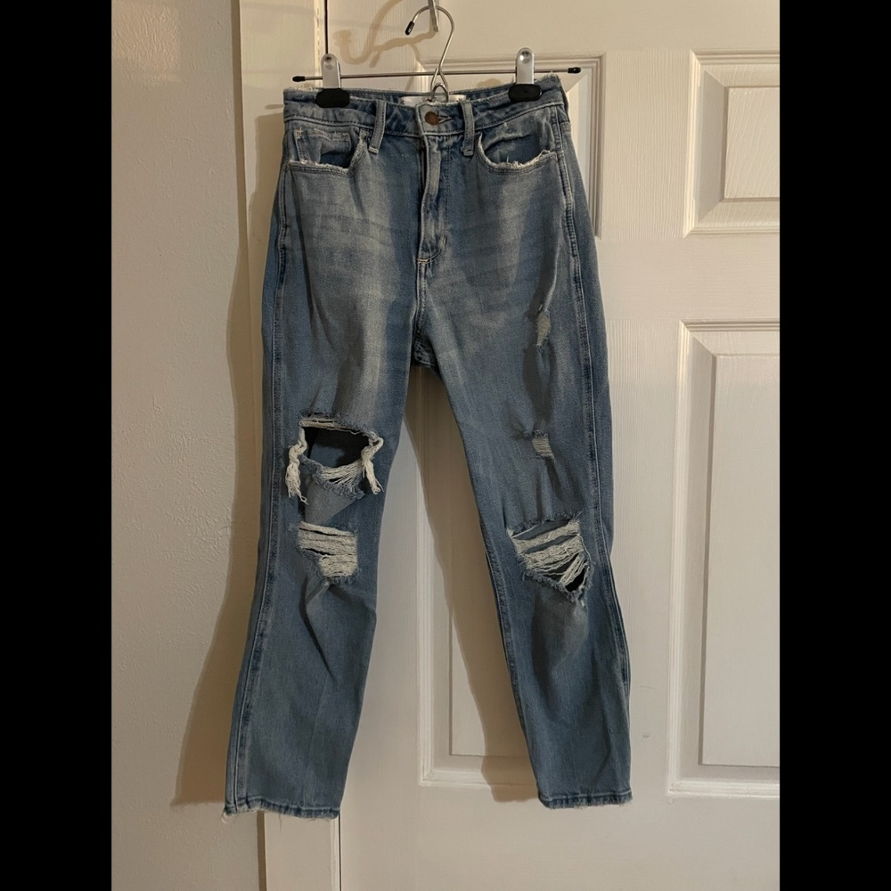 Hollister Curvy High Rise Mom Jean Size 24